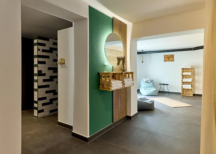 Moselhotel Weinhaus Simon 'Sauna'Winzerstube'Eladesaeule